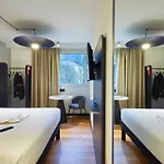 Ibis Porte Du Montblanc Салланш