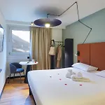 Ibis Porte Du Montblanc Салланш