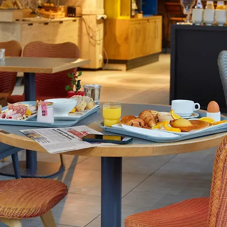 Ibis Porte Du Montblanc 3* Σαλάνς