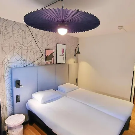 Ibis Porte Du Montblanc 3* Σαλάνς