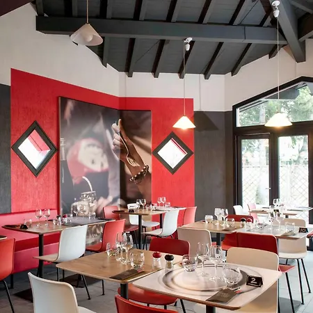 Ibis Porte Du Montblanc 3* סלאנש